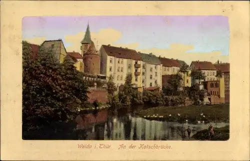 Präge Ak Weida im Kreis Greiz Thüringen, An der Katschbrücke, Uferpartie