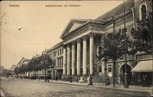 Ak Dessau in Sachsen Anhalt, Kavalierstraße mit Hoftheater