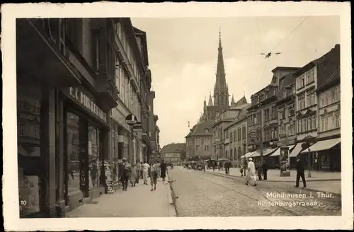 Foto Ak Mühlhausen Thüringen, Die Hindenburgstraße mit Geschäften