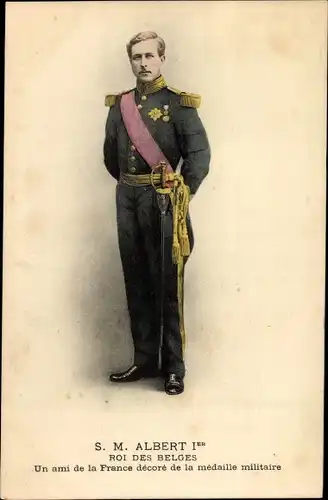 Ak König Albert I. von Belgien, Standportrait in Uniform, Roi des Belgies