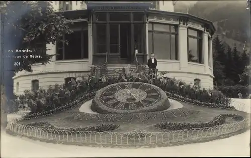 Ak Les Avants Montreux Kanton Waadt, Blumenuhr vor Grand Hotel