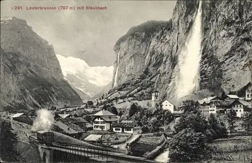 Ak Lauterbrunnen Kanton Bern, Ortschaft mit Staubbach, Wasserfall
