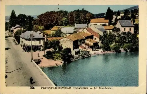 Ak Peyrat le Château Haute Vienne, Le Marchedieu, Häuser am Fluss