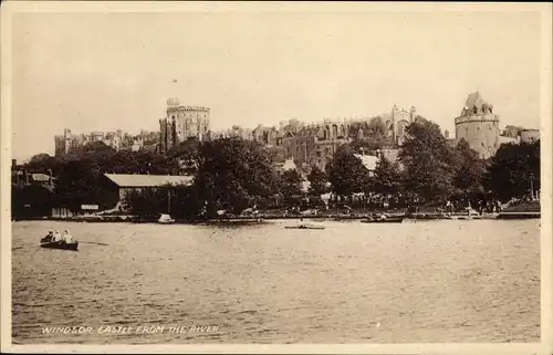 Ak Windsor Berkshire England, Windsor Castle from the River