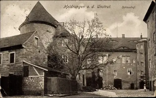 Ak Heldrungen im Kyffhäuserkreis Thüringen, Schlosshof