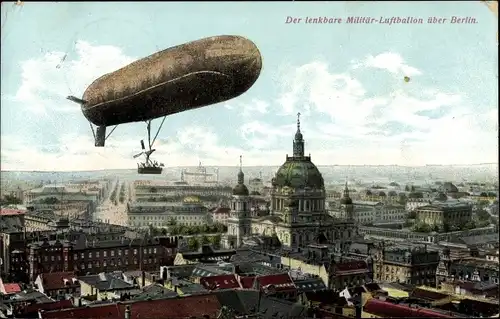 Ak Berlin Mitte, lenkbarer Militärluftballon, Zeppelin über der Stadt