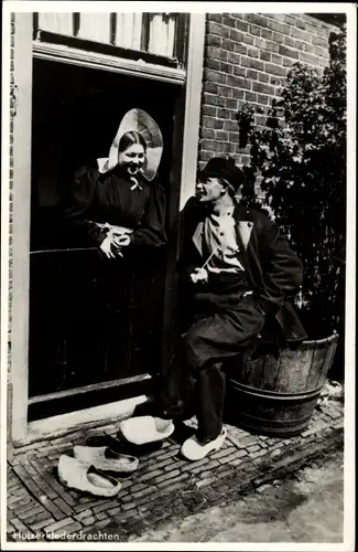 Ak Huizen Nordholland Niederlande, Klederdrachten