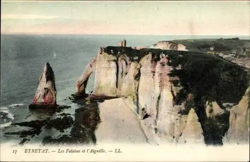 Ak Étretat Seine Maritime, Les Falaises et l'Aiguille