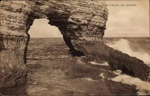 Ak Saint Valery en Caux Seine Maritime;  La Porte d'Amont, mer montante