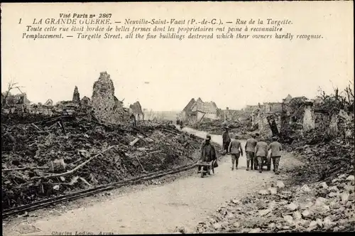 Ak Neuville Saint Vaast Pas de Calais, La Grande Guerre, Rue de la Targette, buildings destroyed