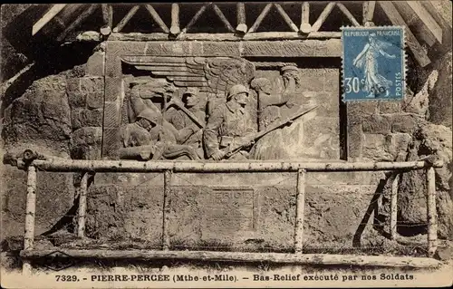 Ak Pierre Percée Meurthe et Moselle, Bas Relief exécute par nos Soldats