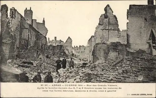 Ak Arras Pas de Calais, La Guerre 1914, Rue des Grands Vieziers, Apres le bombardement