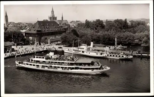 Ak Konstanz Bodensee, Blick in den Hafen mit Konzil, Schiff, Passagiere