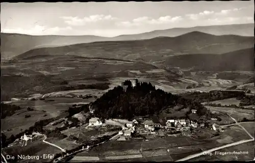 Ak Nürburg in der Eifel, Fliegeraufnahme, Panorama