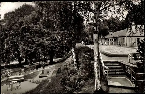 Ak Schlangenbad im Taunus Hessen, Thermalschwimmbad mit Kleingolfplatz