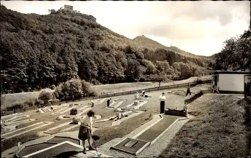 Ak Annweiler am Trifels Pfalz, Kleingolfplatz, Spieler