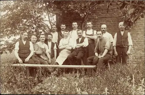 Foto Ak Rabenau im Erzgebirge, Gruppenbild Männer, Bank