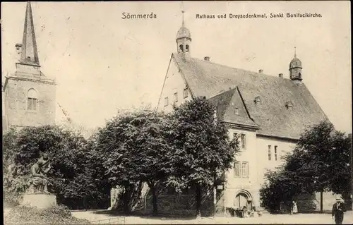 Ak Sömmerda in Thüringen, Rathaus und Dreysedenkmal, Sankt Bonifacikirche