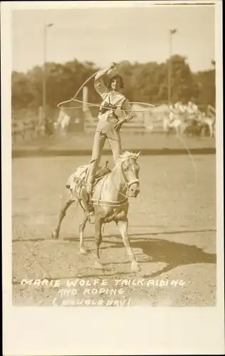 Foto Ak Kalifornien USA, Rodeo, Marie Wolfe Trick Riding and Roping, Doubleday