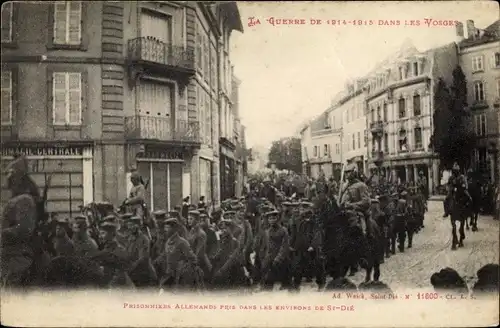 Ak Saint Dié des Vosges, Kriegsgefangene werden durch den Ort geführt