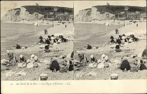 Stereo Ak Étretat Seine Maritime, Au Bord de la Mer, La Plage d'Etretat