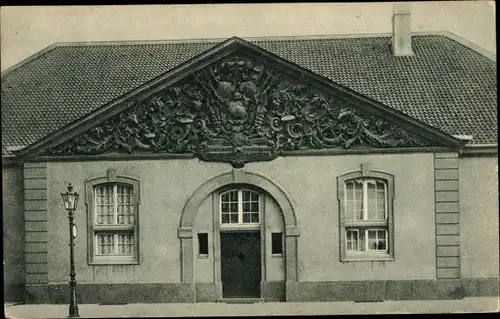 Ak Düsseldorf am Rhein, Giebelfeld am Schloss Jägerhof