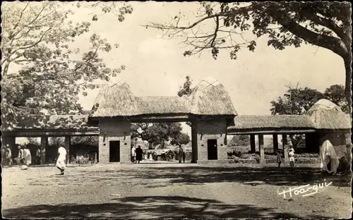 Ak Foumban Kamerun, Entrée du Marché