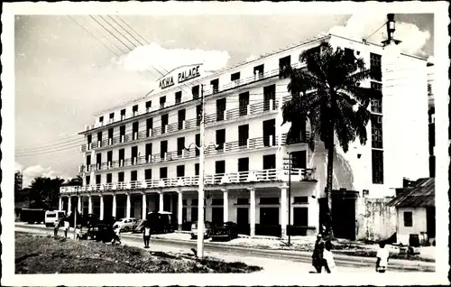 Ak Douala Duala Kamerun, Avenue Poincare et l'Hotel Akwa Palace
