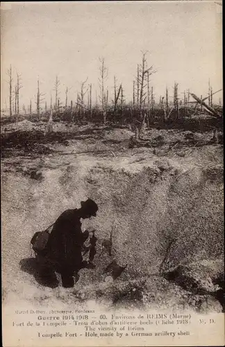 Ak Reims Marne, La Grande Guerre, Fort de la l'ampelle, Hole made by a German artillery shell