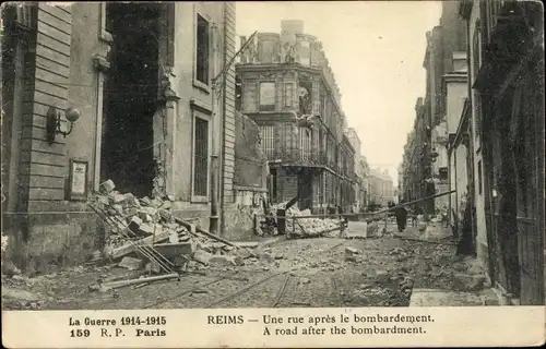 Ak Reims Marne, une rue aprés bombardement