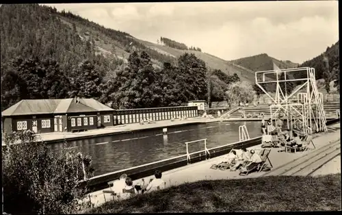 Ak Leutenberg in Thüringen, Freibad, Sprungturm, Gäste