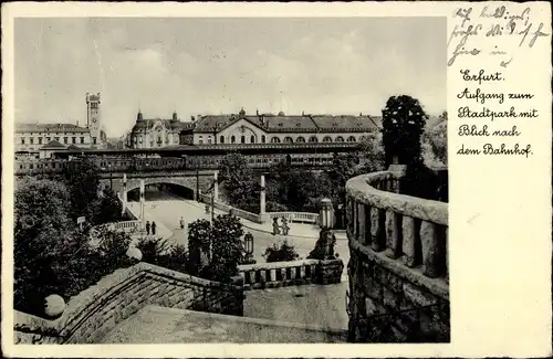 Ak Erfurt in Thüringen, Aufgang zum Stadtpark mit Blick nach dem Bahnhof