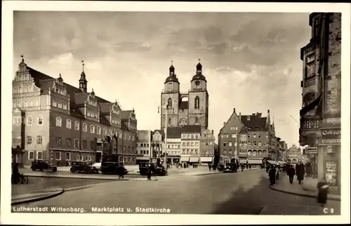 Ak Lutherstadt Wittenberg in Sachsen Anhalt, Marktplatz u. Stadtkirche