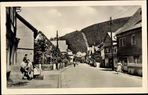 Ak Unterweißbach im Thüringer Wald, Dorfstraße, Anwohner