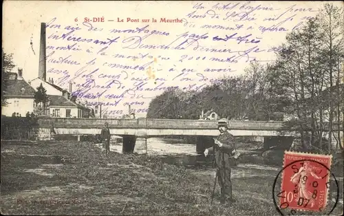 Ak Saint Dié des Vosges, Le Pont sur la Meurthe