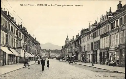 Ak Saint Dié des Vosges, Rue Thiers, prise vers la Cathedrale
