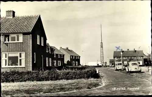 Ak Lelystad Flevoland, Straßenpartie im Ort