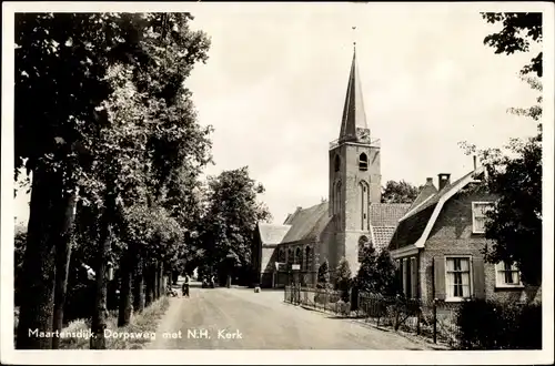 Ak Maartensdijk Utrecht Niederlande, Dorpsweg met N. H. Kerk