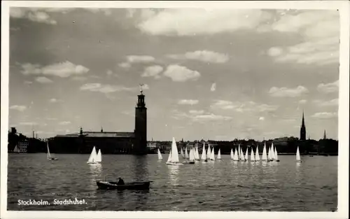 Ak Stockholm Schweden, Rathaus, Wasseransicht, Segelpartie