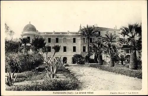 Ak Pardigon Var - Le Grand Hotel, Blick von Gartenanlage auf Gebäude