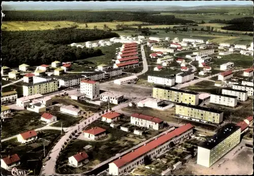 Ak Guenange Moselle Frankreich, La Place St. Bernoit, Luftaufnahme, Panorama