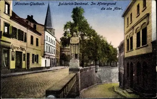 Ak Mönchengladbach am Niederrhein, Balderichdenkmal, alte Abtei im Hintergrund