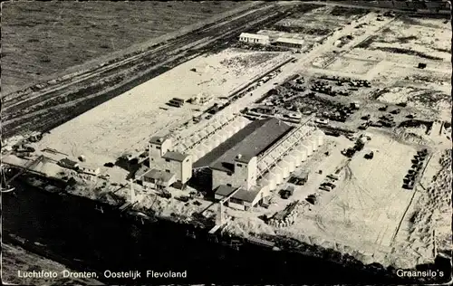 Ak Dronten Flevoland Niederlande, Graansilo's, Luchtfoto, Fliegeraufnahme