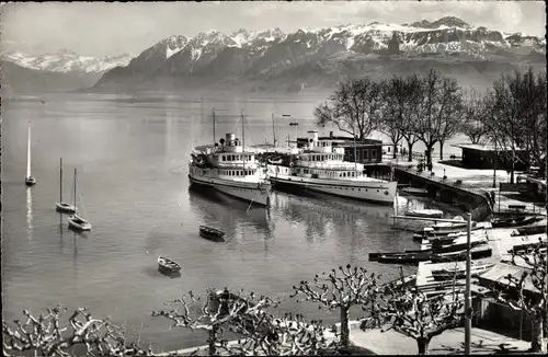 Ak Ouchy Lausanne Kanton Waadt, Le Debarcadere et les Alpes de Savoie, Ufer mit Schiffen