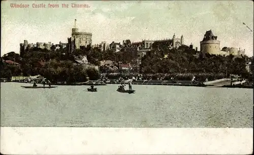 Ak Windsor Berkshire England, Castle from the Thames