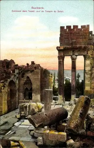 Ak Baalbek Libanon, Colonnes dans l'avant cour du Temple du Soleil