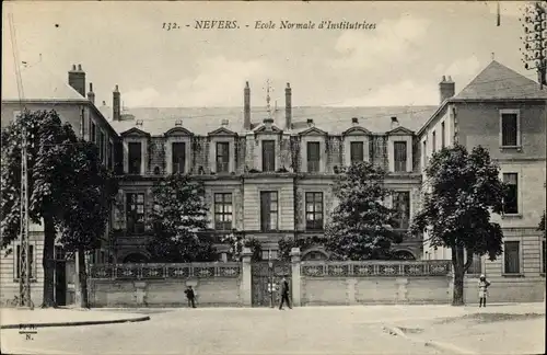 Ak Nevers Nièvre, Ecole Normale d'Institutrices, Schule