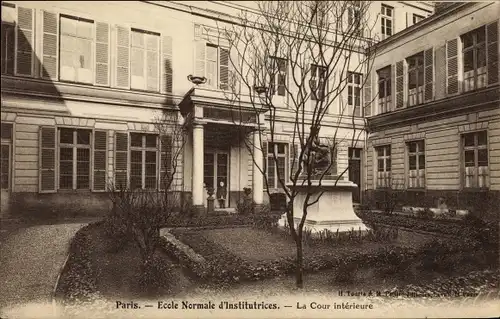 Ak Paris XVI, Ecole Normale d'Institutrices, La Cour interieure, Innenhof, Schule, Skulptur