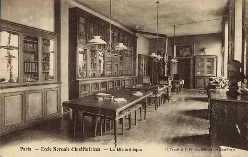 Ak Paris XVI, Ecole Normale d'Institutrices, La Bibliotheque, Schulbibliothek