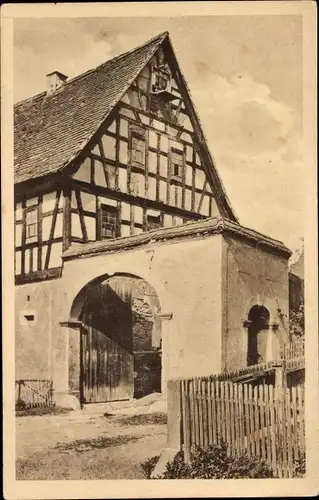 Ak Beerwalde Löbichau in Thüringen, Hoftor, Fachwerkgiebel, Torbogen